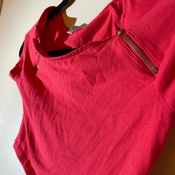 Charlotte Russe Red Crop Top with Zippers - Picture 4 of 4